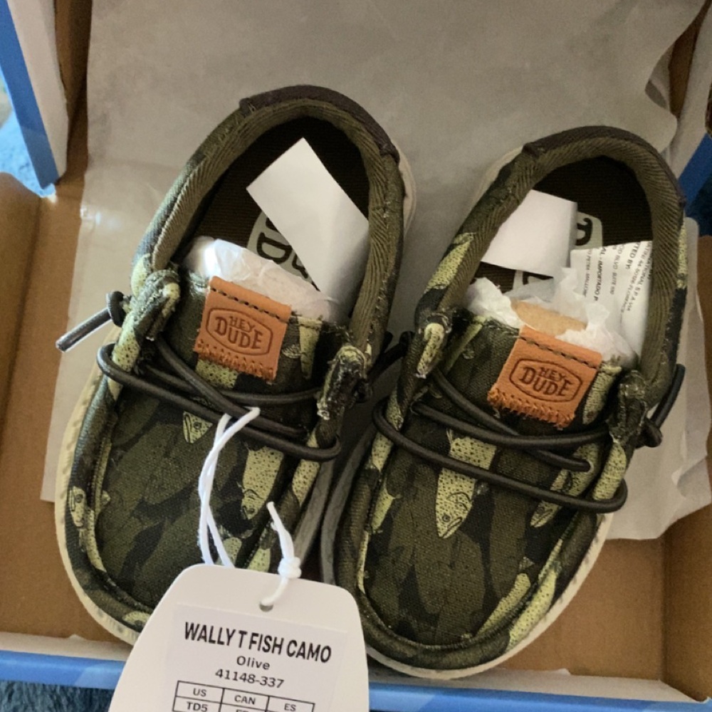 Brand new toddler hey dudes size 5 brand new in the box